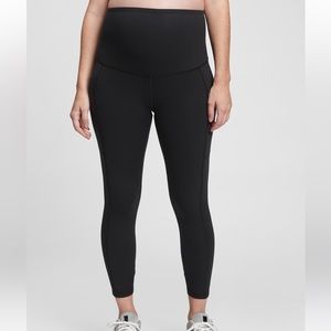 Gap Fit Maternity Blackout 7/8 Leggings with Pockets